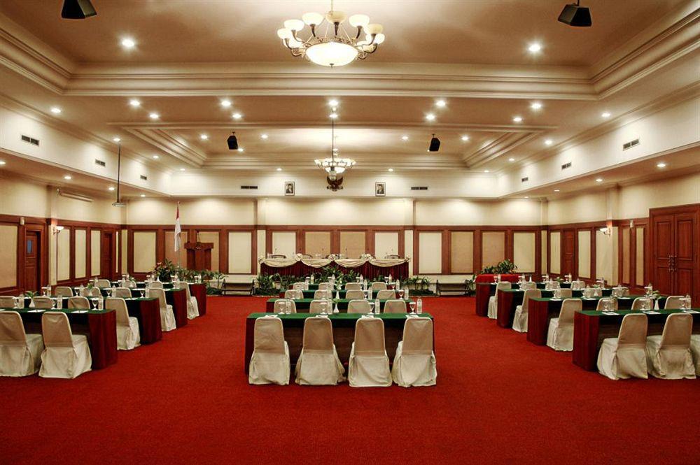 Singgasana Hotel มากาซาร์ ภายนอก รูปภาพ