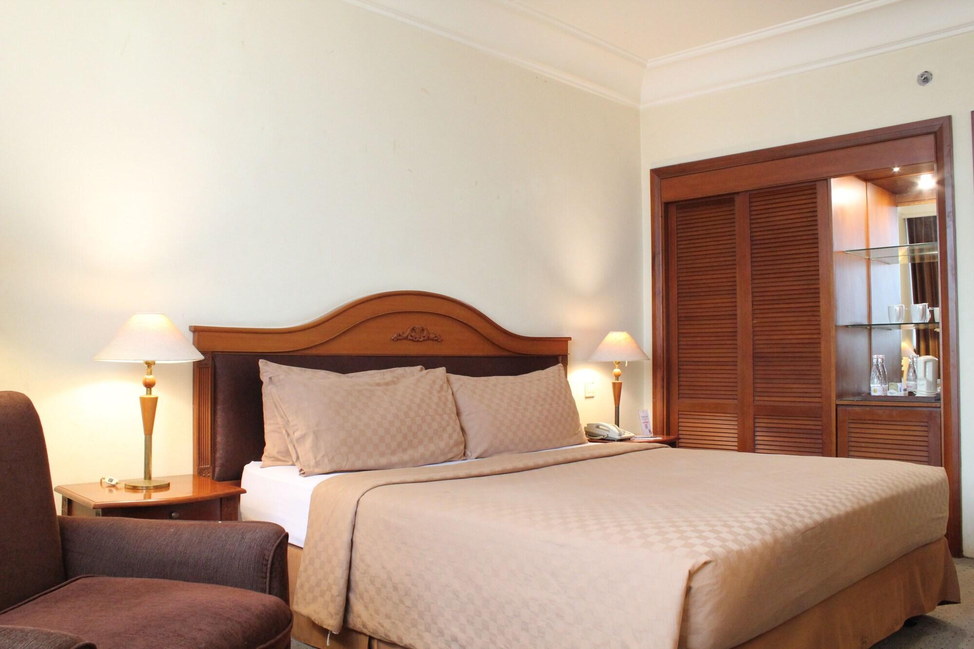 Singgasana Hotel มากาซาร์ ภายนอก รูปภาพ