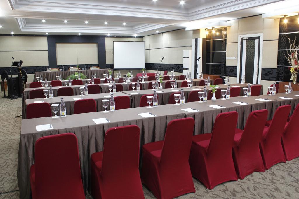 Singgasana Hotel มากาซาร์ ภายนอก รูปภาพ