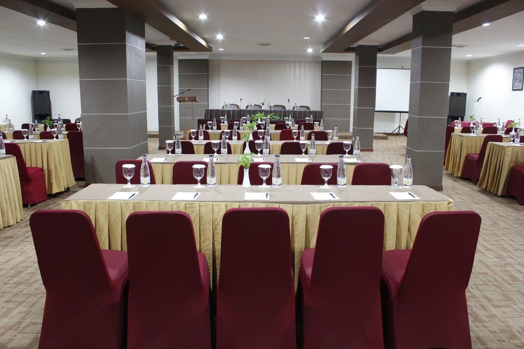 Singgasana Hotel มากาซาร์ ภายนอก รูปภาพ