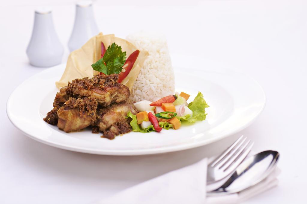 Singgasana Hotel มากาซาร์ ภายนอก รูปภาพ