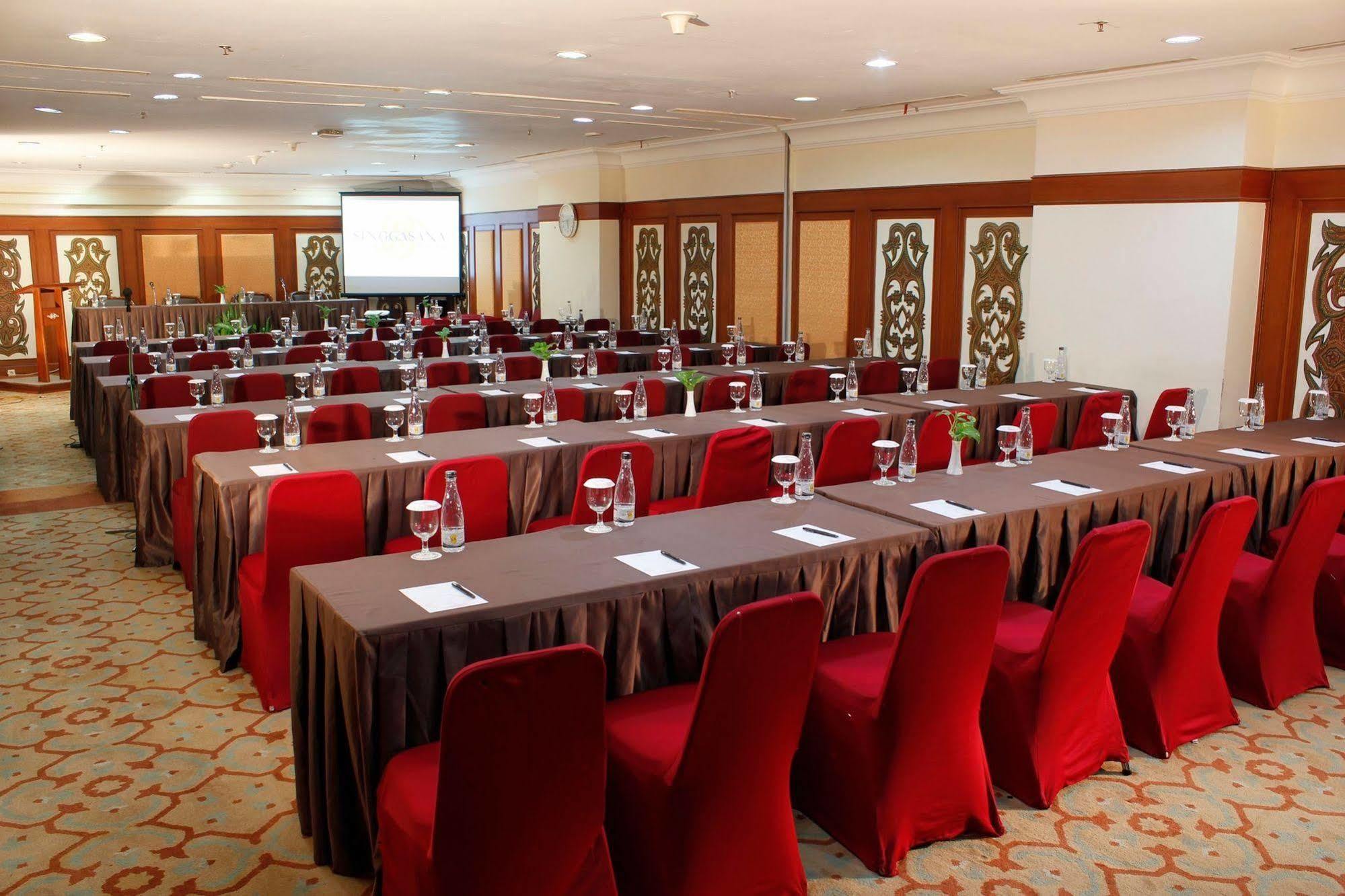 Singgasana Hotel มากาซาร์ ภายนอก รูปภาพ