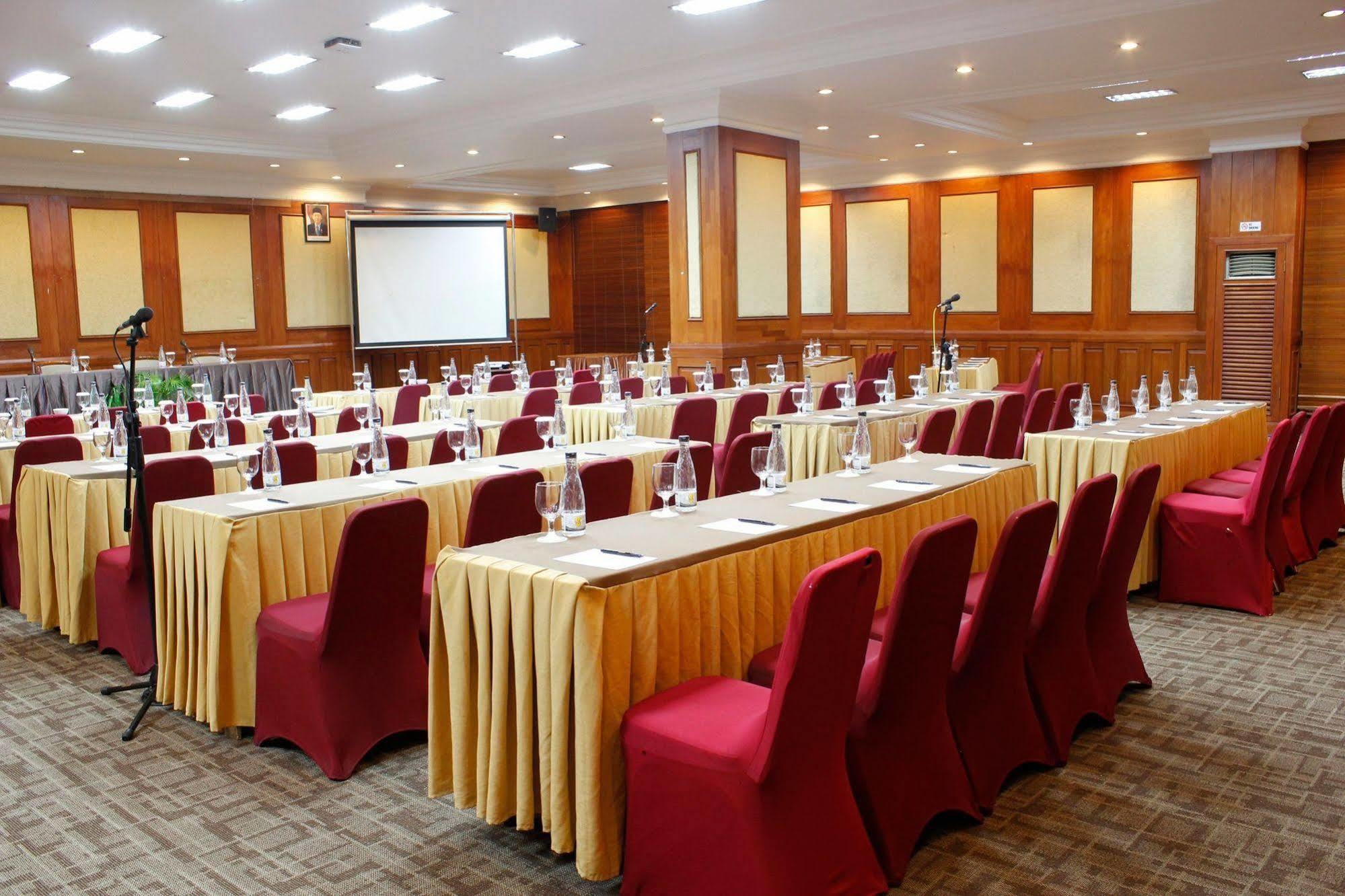Singgasana Hotel มากาซาร์ ภายนอก รูปภาพ