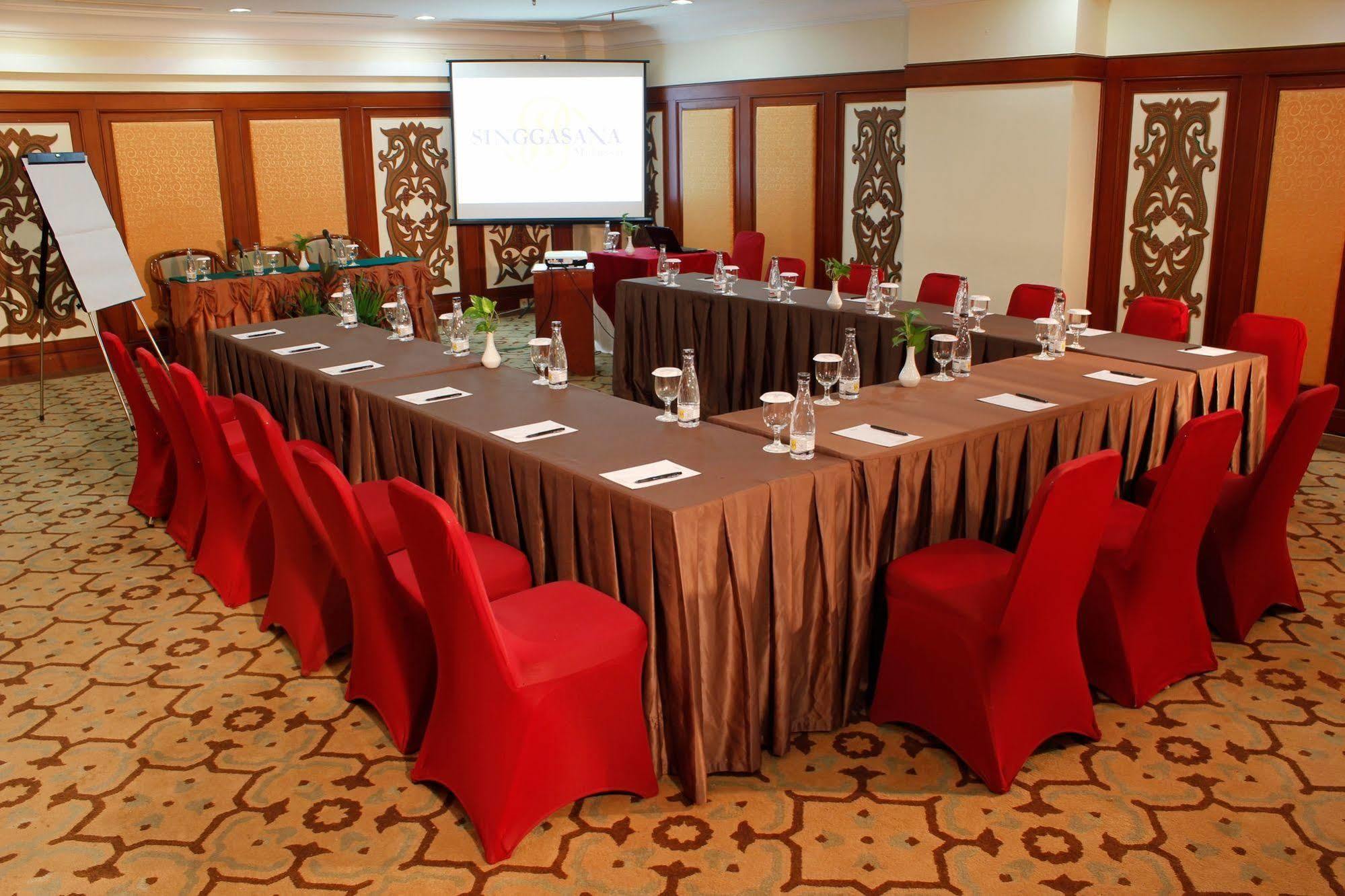 Singgasana Hotel มากาซาร์ ภายนอก รูปภาพ