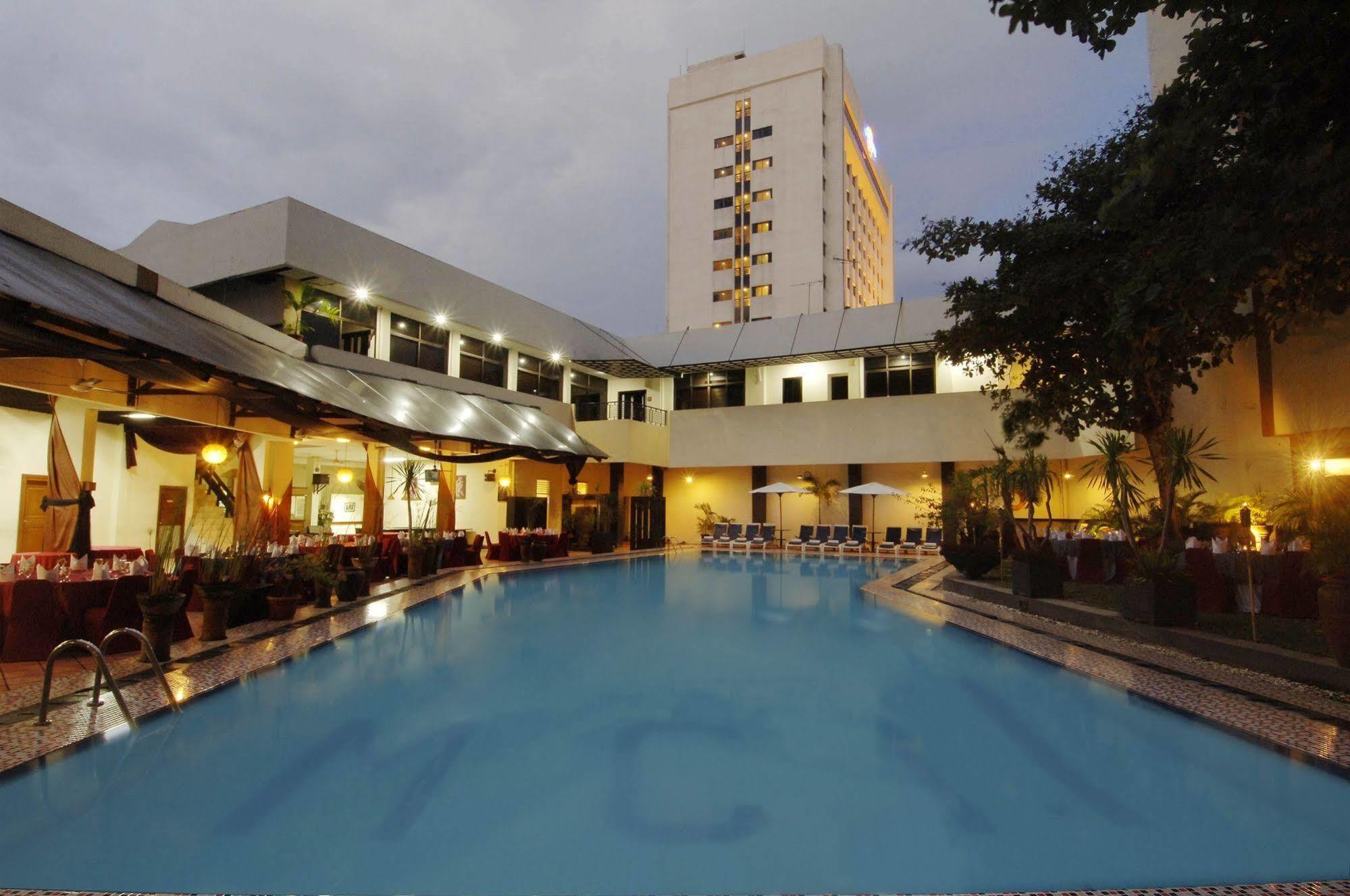 Singgasana Hotel มากาซาร์ ภายนอก รูปภาพ
