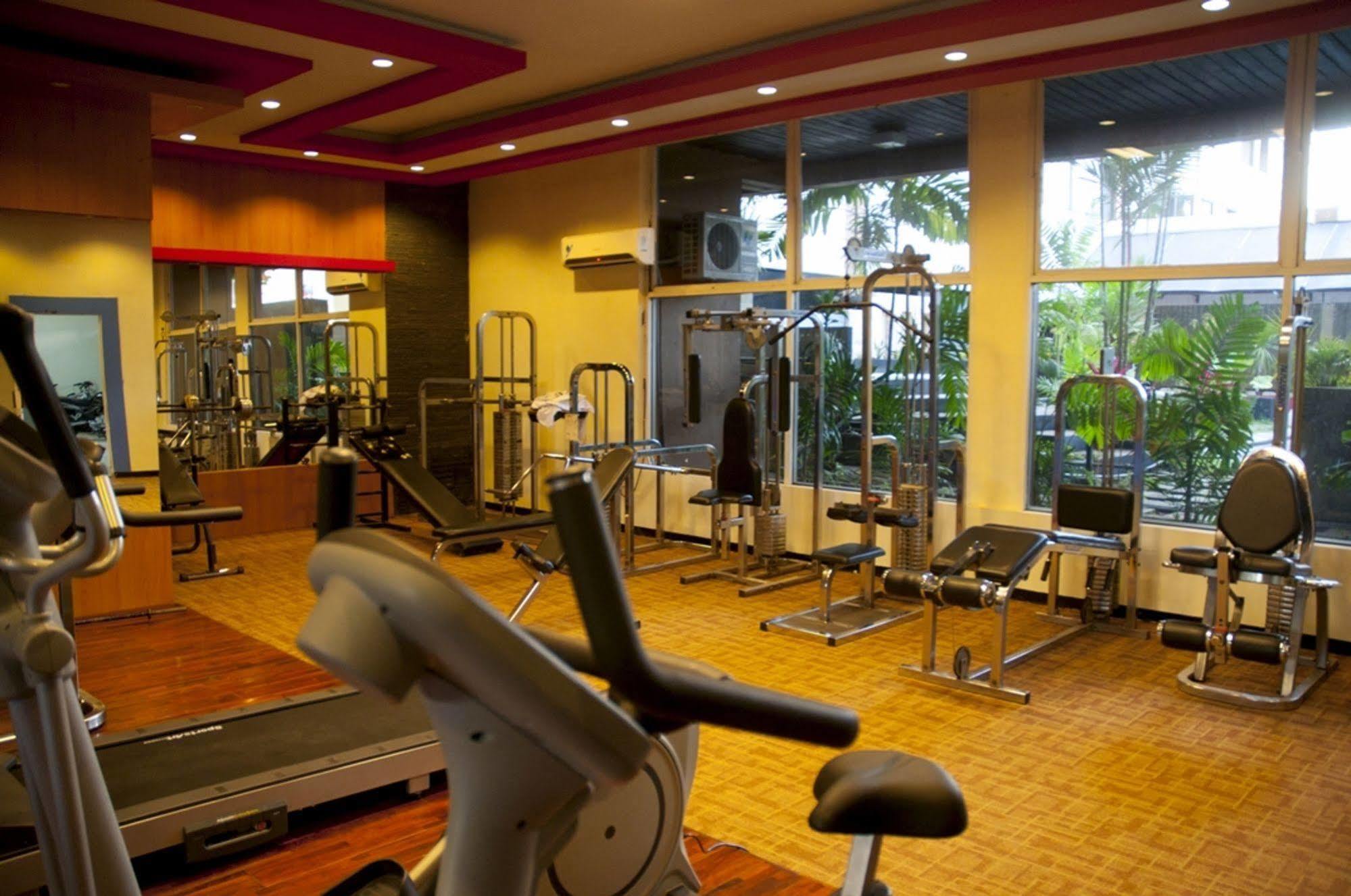 Singgasana Hotel มากาซาร์ ภายนอก รูปภาพ