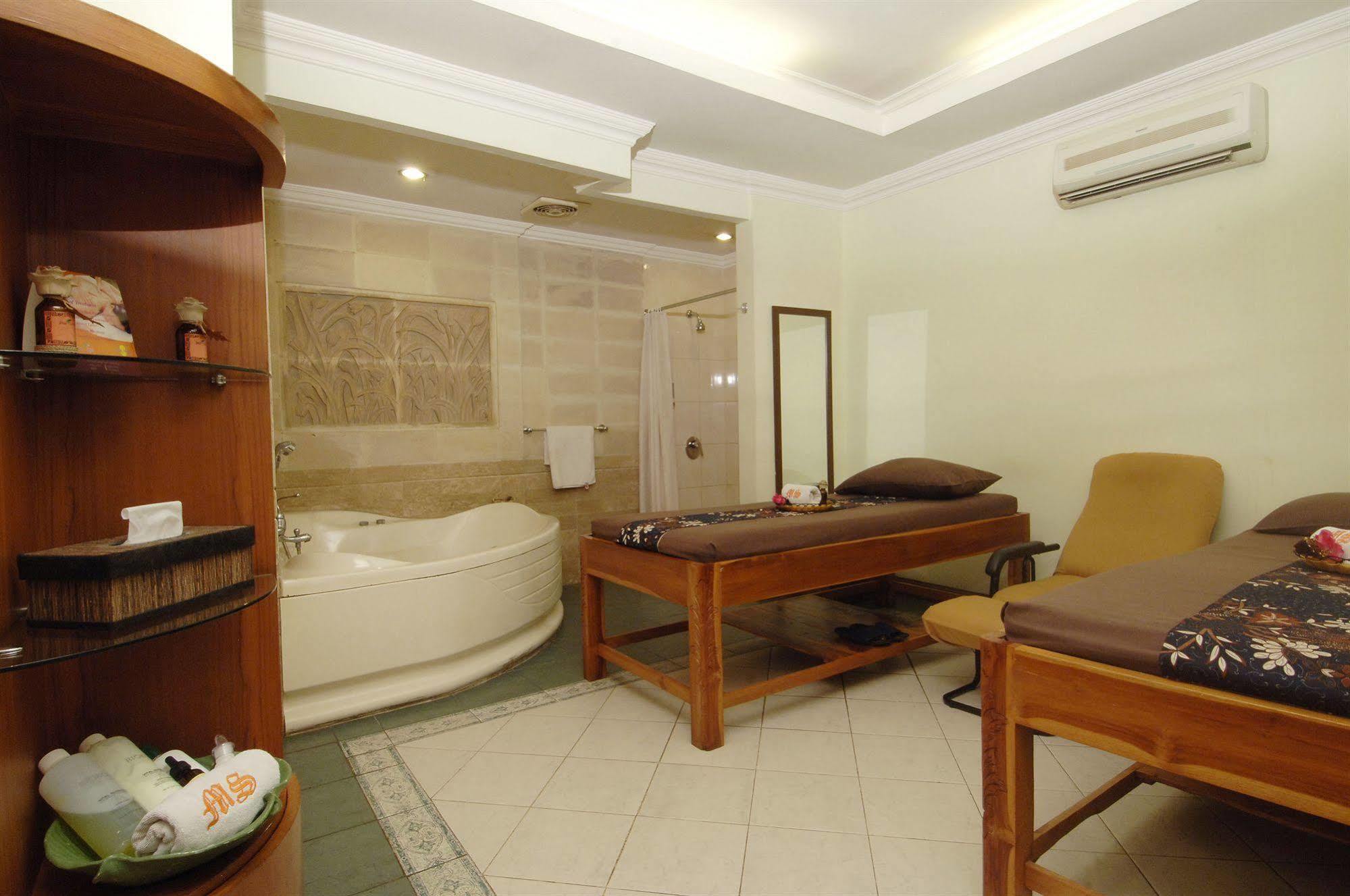 Singgasana Hotel มากาซาร์ ภายนอก รูปภาพ