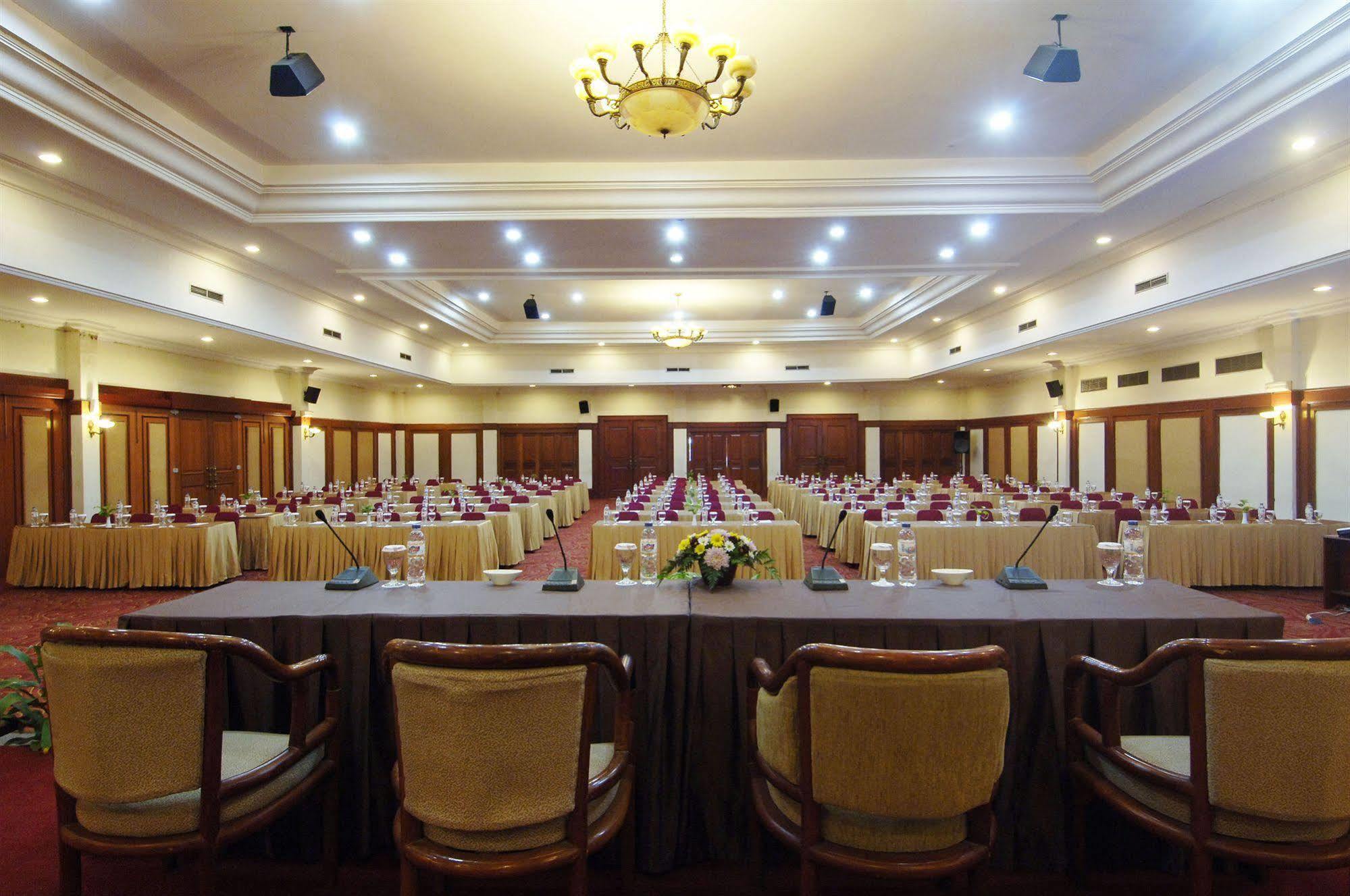 Singgasana Hotel มากาซาร์ ภายนอก รูปภาพ
