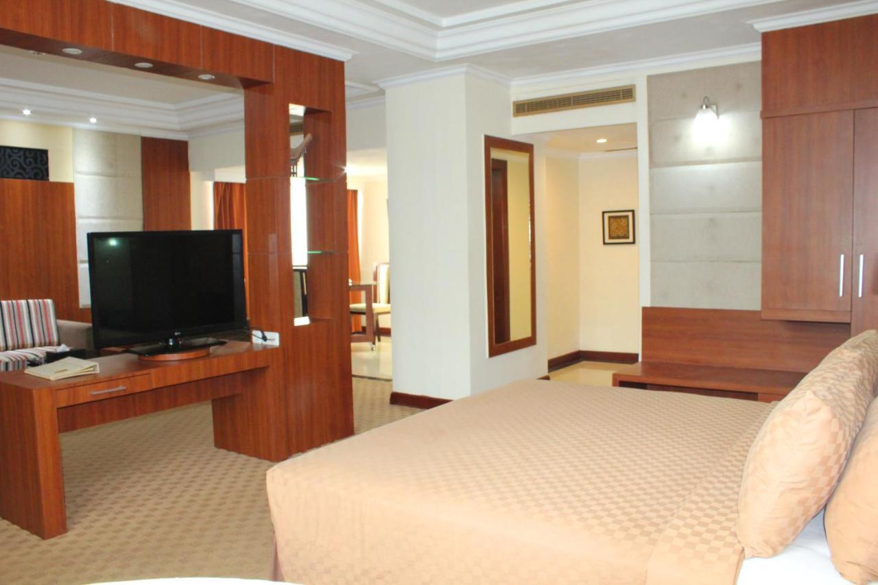 Singgasana Hotel มากาซาร์ ภายนอก รูปภาพ